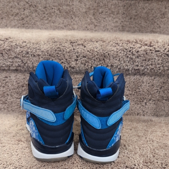 Jordan Kids Blue Snowflake Sneakers - Picture 4 of 5